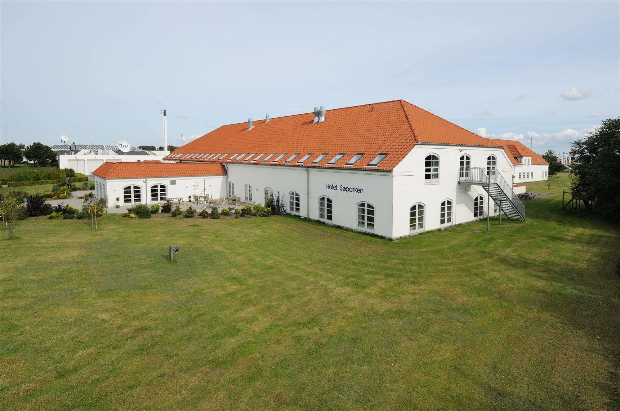 Hotel Soparken Aabybro Exterior photo